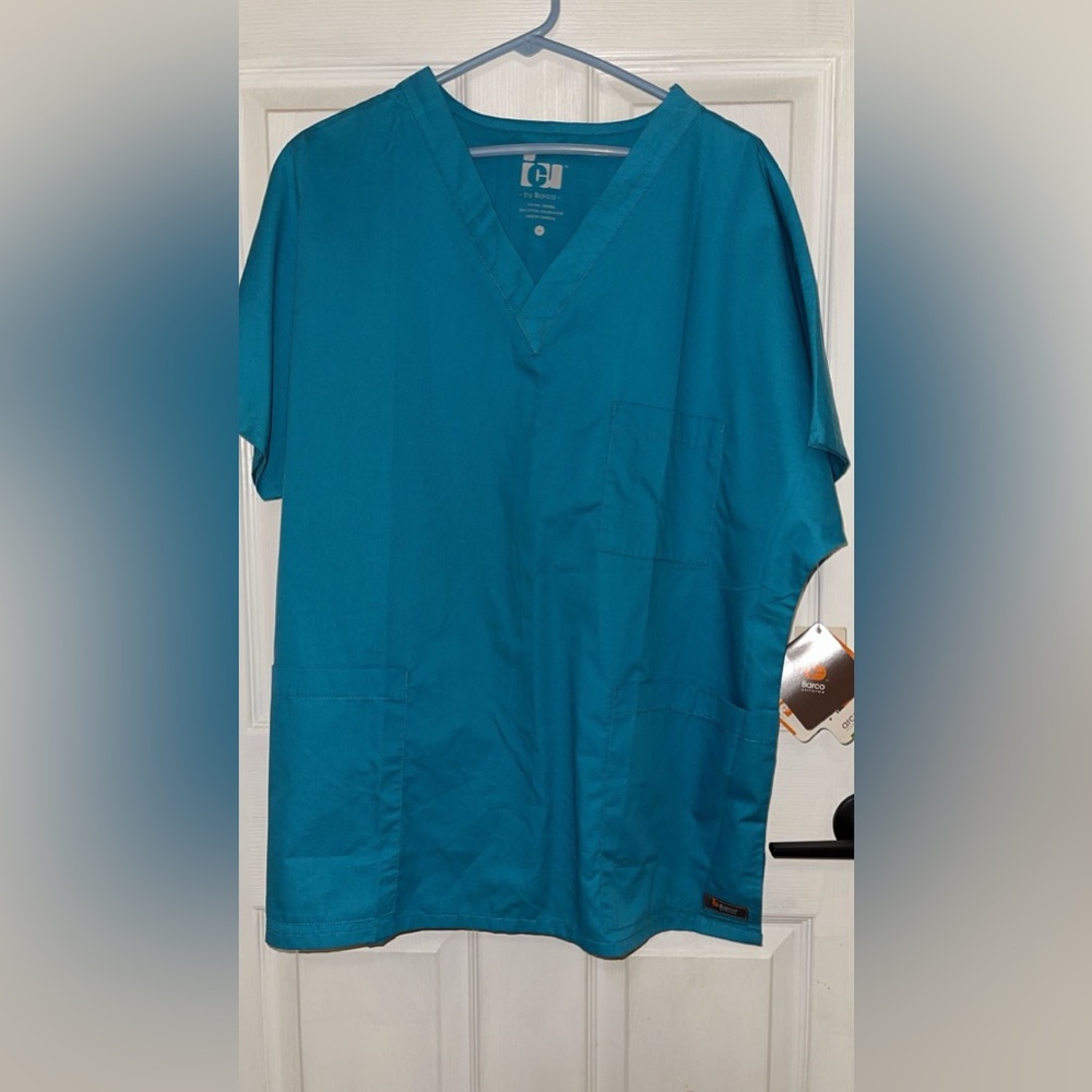 ICU by Barco unisex scrub top. New with tags!